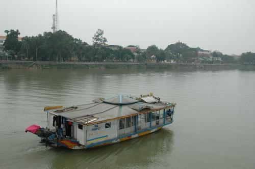 hueriverboat.jpg